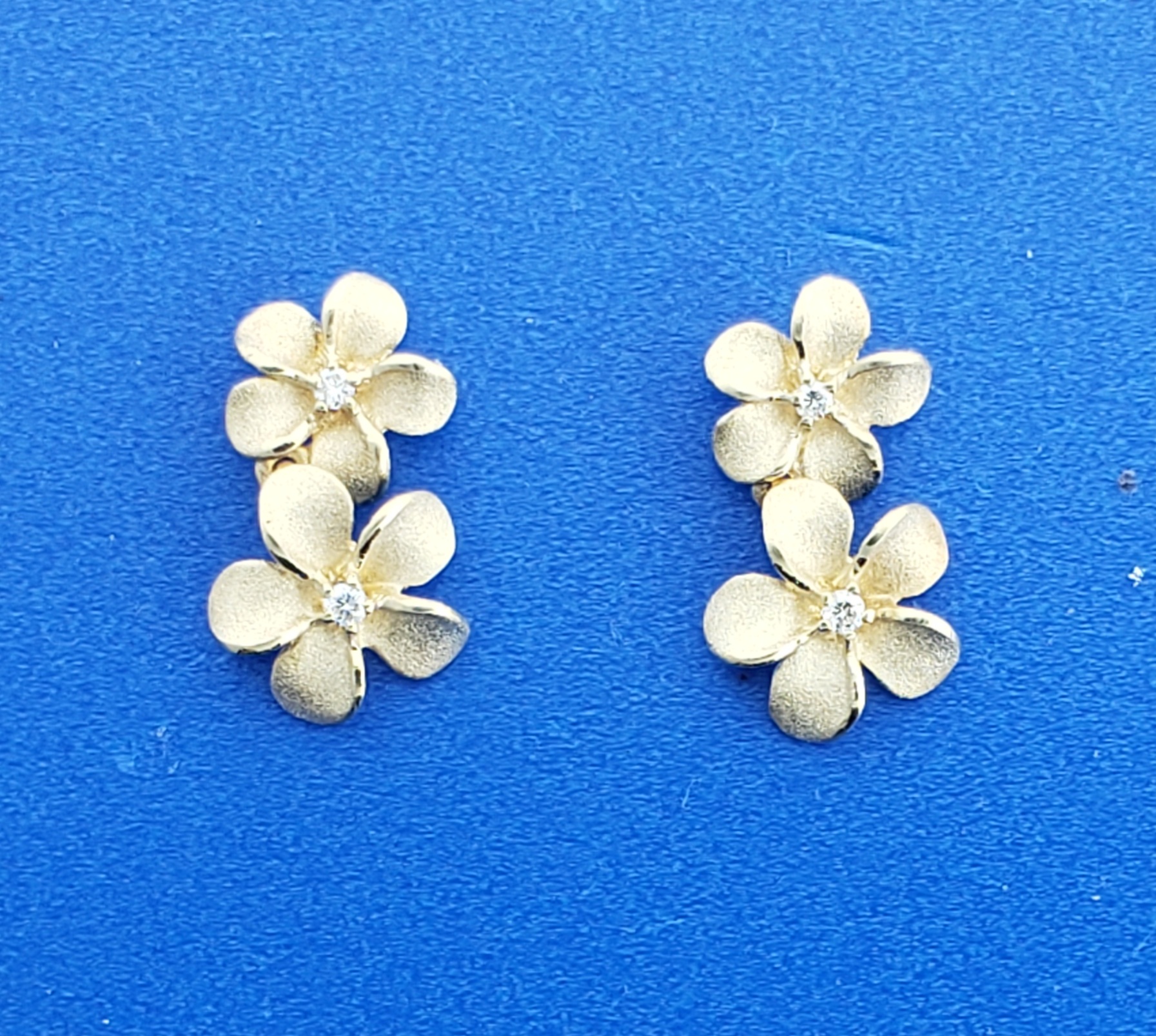 Denny Wong Double Plumeria Lei Earring, 14K Yellow Gold 3 Denny Wong Double Plumeria Lei Earring, 14K Yellow Gold - Image 3