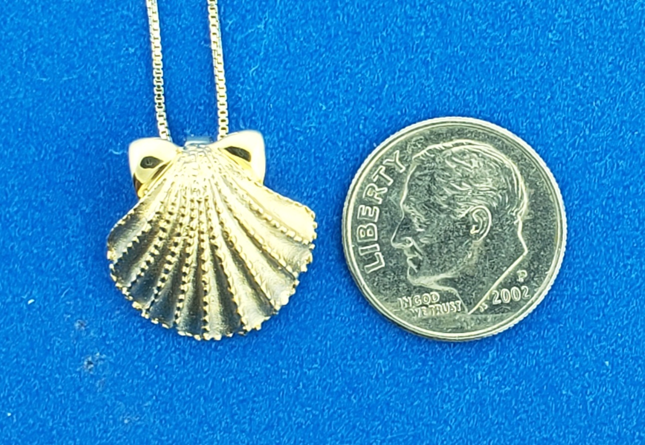 Steven Douglas Scallop Shell Pendant, 14k yellow gold 4 Steven Douglas Scallop Shell Pendant, 14k yellow gold - Image 4