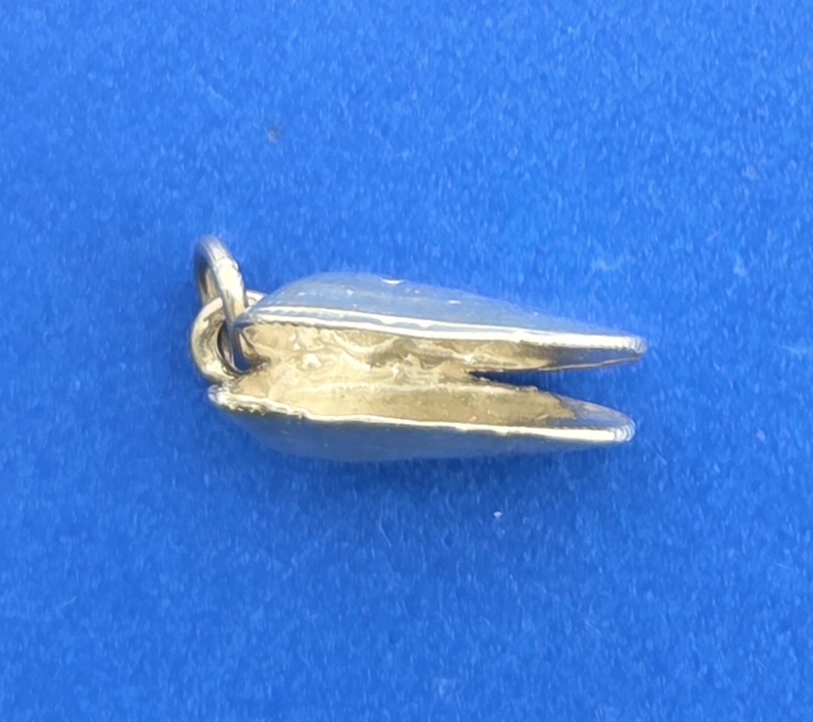 LBI Clam Charm/Pendant, Sterling Silver 5 LBI Clam Charm/Pendant, Sterling Silver - Image 5