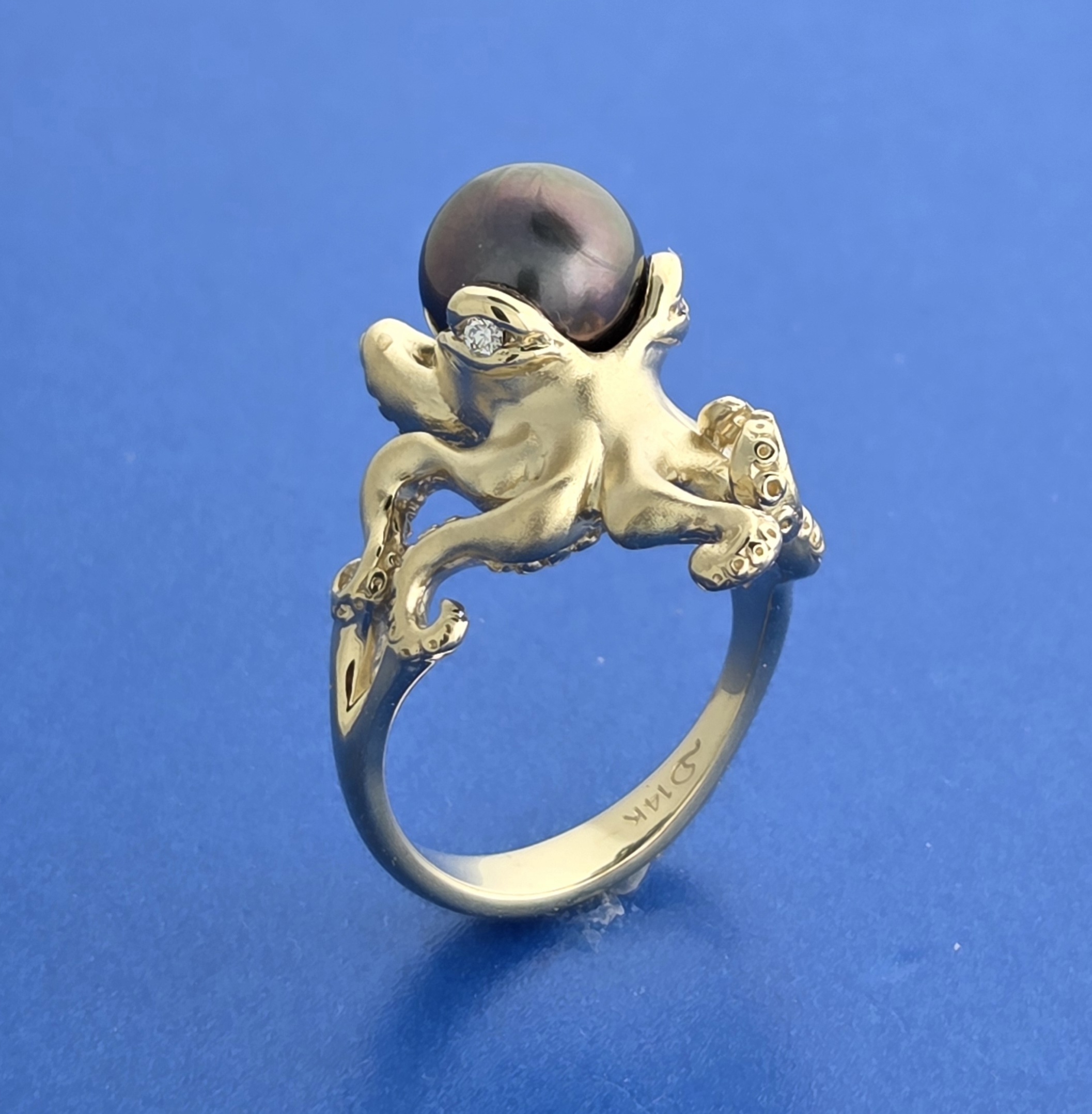 Steven Douglas Octopus Ring With Tahitian Pearl, 14K Yellow Gold 5 Steven Douglas Octopus Ring With Tahitian Pearl, 14K Yellow Gold - Image 5