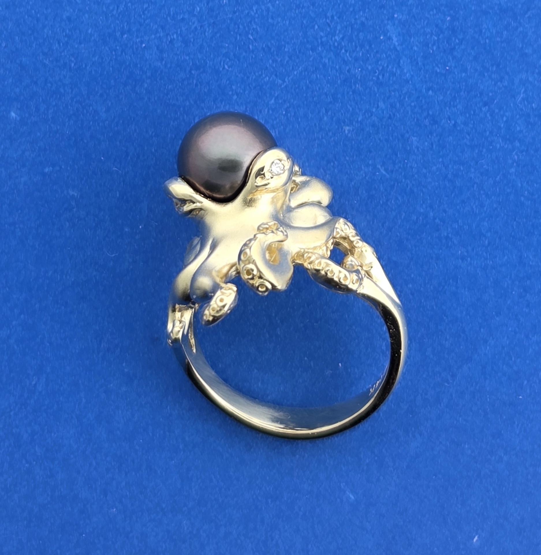Steven Douglas Octopus Ring With Tahitian Pearl, 14K Yellow Gold 7 Steven Douglas Octopus Ring With Tahitian Pearl, 14K Yellow Gold - Image 7