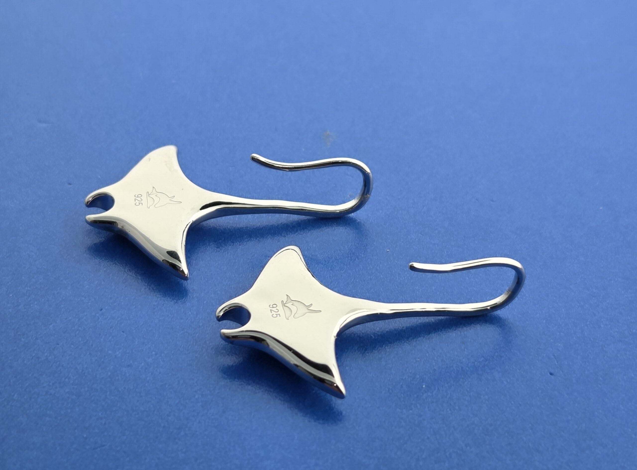 Alamea Manta Ray Earrings, Larimar & Sterling Silver 6 Alamea Manta Ray Earrings, Larimar & Sterling Silver - Image 6