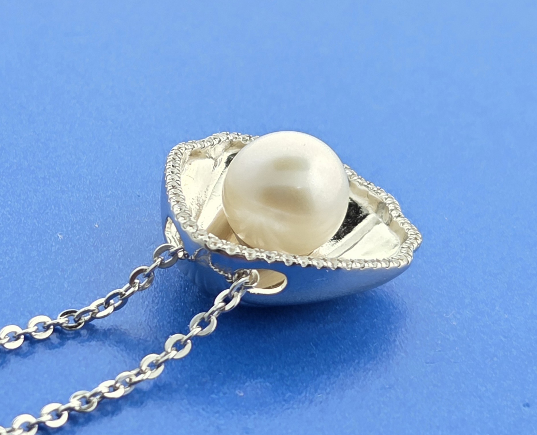 Alamea Sunrise Scallop Shell Pendant, Sterling Silver 7 Alamea Sunrise Scallop Shell Pendant, Sterling Silver - Image 7