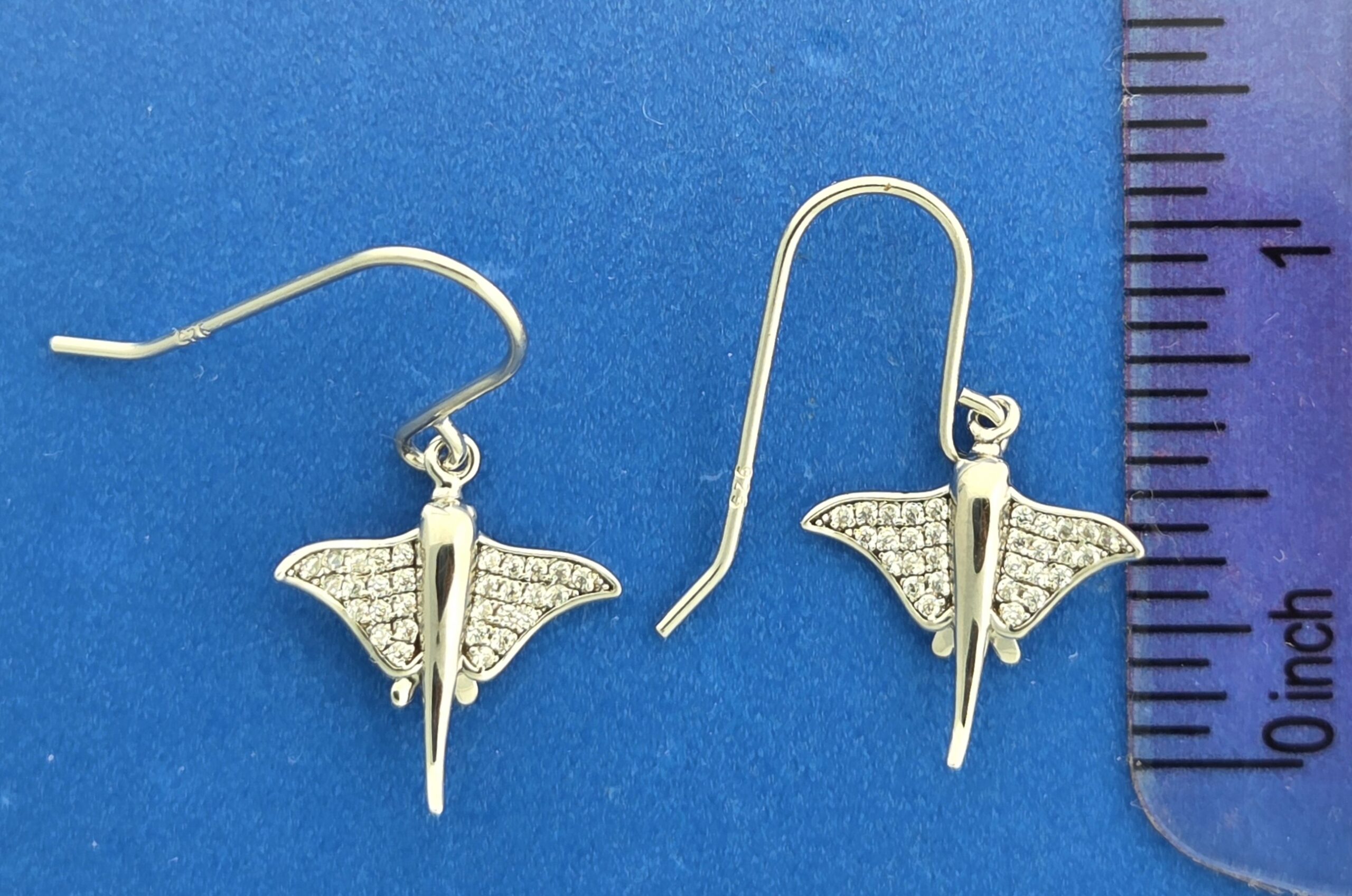 Alamea Stingray Earrings, Sterling Silver 5 Alamea Stingray Earrings, Sterling Silver - Image 5