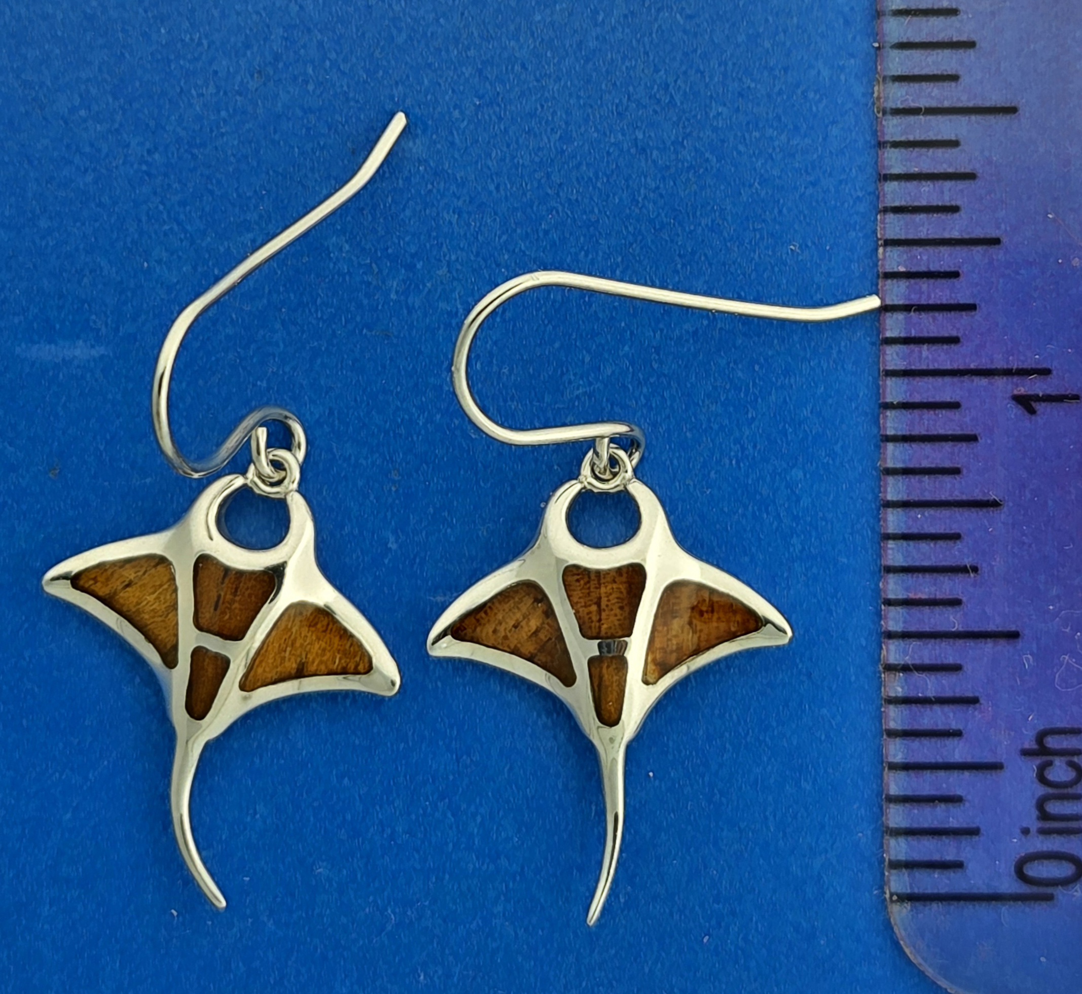 Alamea Manta Ray Earrings, Sterling Silver & Koa Wood 5 Alamea Manta Ray Earrings, Sterling Silver & Koa Wood - Image 5