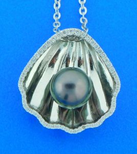 alamea pearl shell pendant