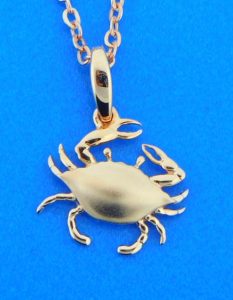 alamea 14k rose gold crab pendant