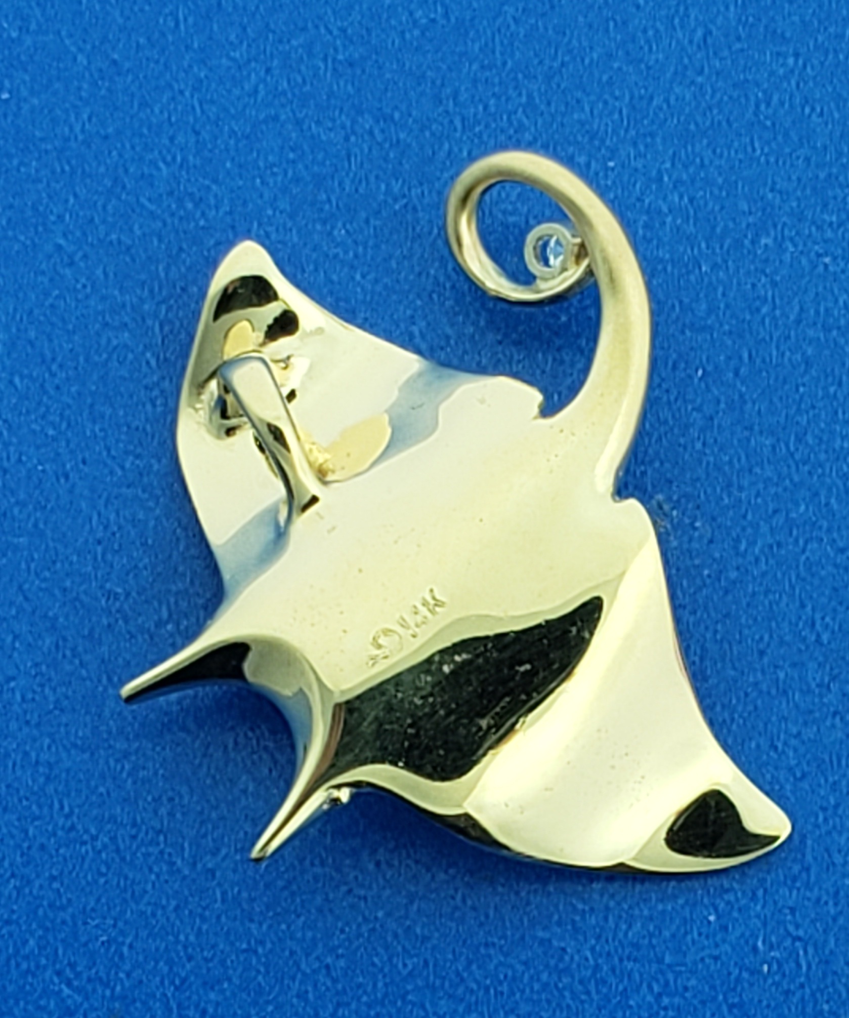 Steven Douglas Manta Ray Pendant, 14K Yellow Gold & Diamond 7 Steven Douglas Manta Ray Pendant, 14K Yellow Gold & Diamond - Image 7