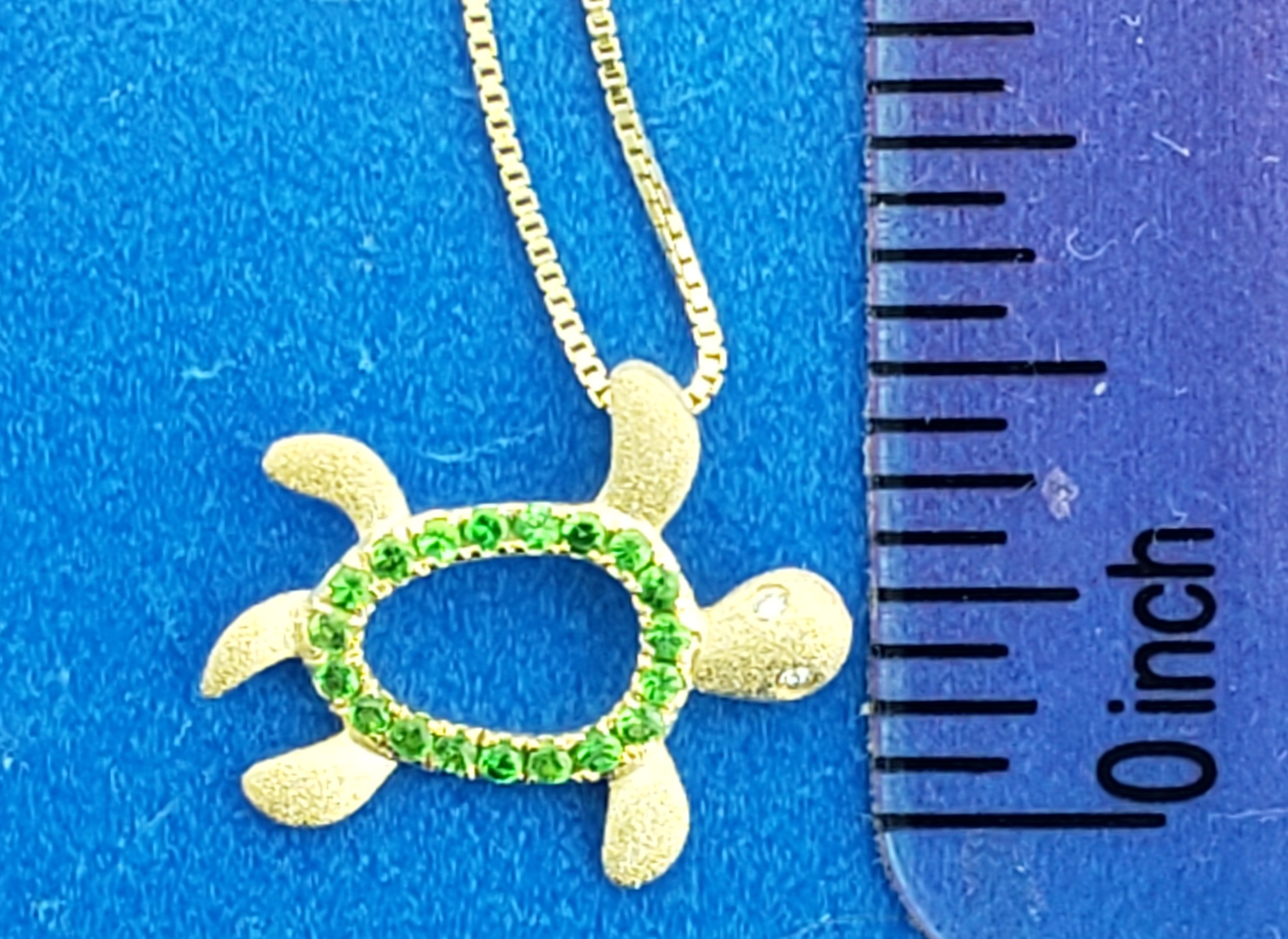 Denny Wong Honu Sea Turtle Pendant, 14K And Tsavorite 6 Denny Wong Honu Sea Turtle Pendant, 14K And Tsavorite - Image 6