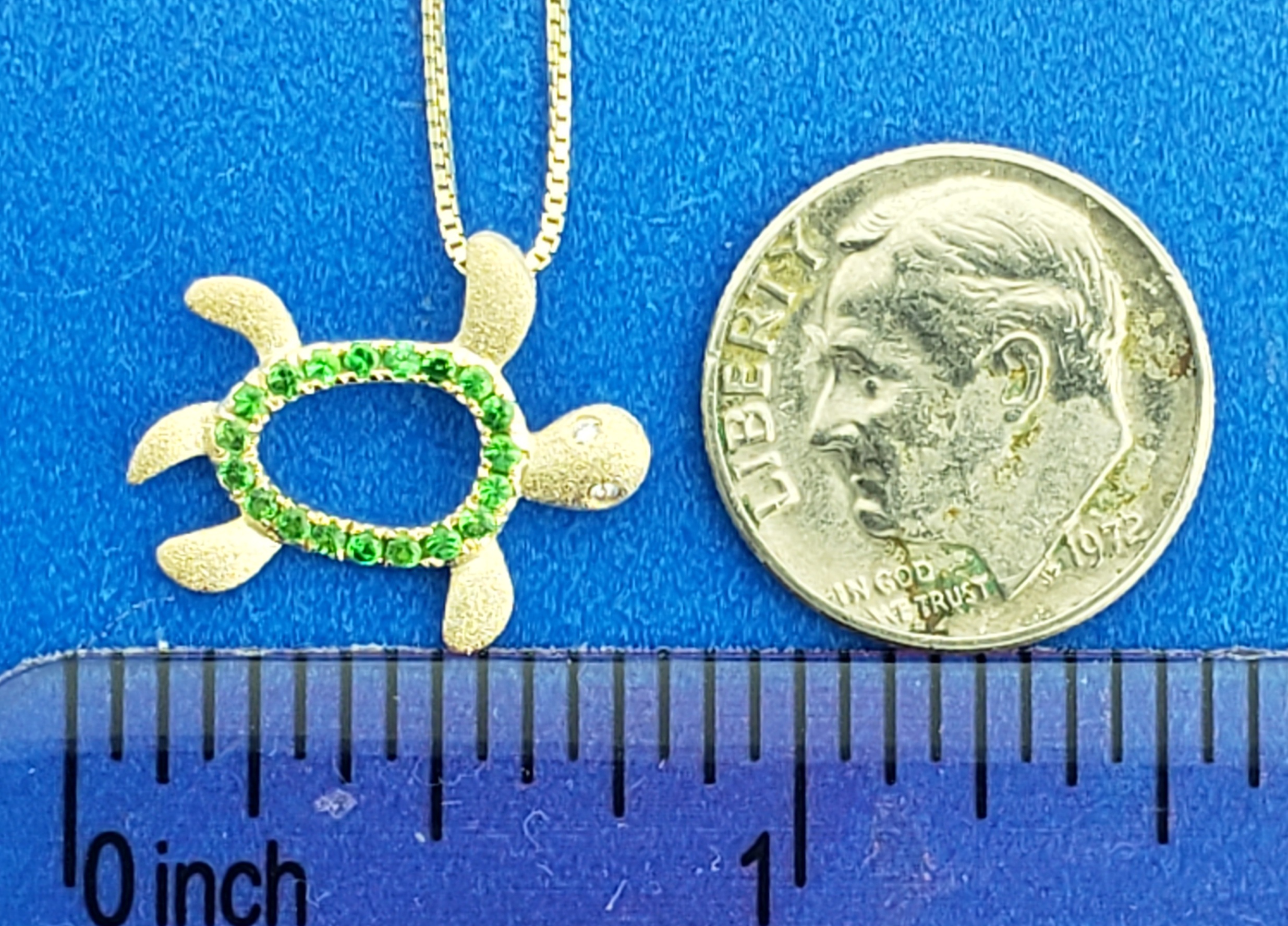 Denny Wong Honu Sea Turtle Pendant, 14K And Tsavorite 5 Denny Wong Honu Sea Turtle Pendant, 14K And Tsavorite - Image 5