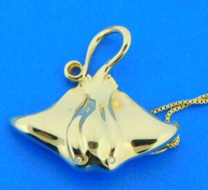 14k manta ray pendant