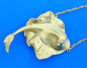 14k diamond stingray pendant