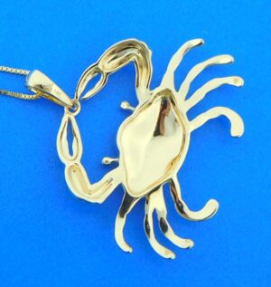 14k blue crab yellow gold pendant